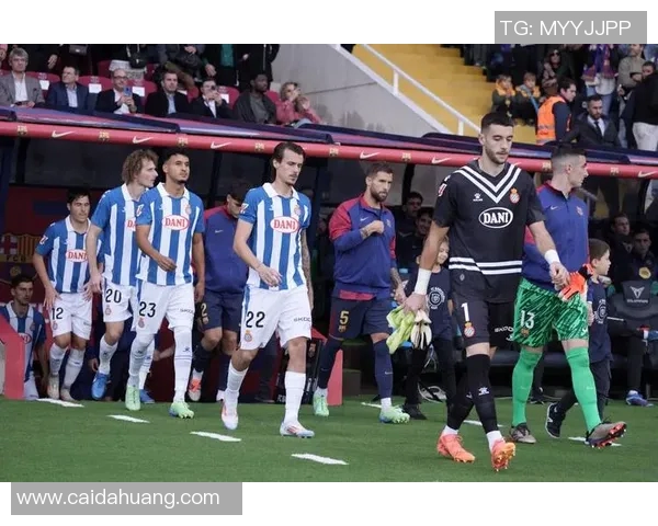 巴萨主场迎战拉科，争夺西甲积分榜关键战役精彩回顾